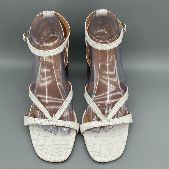 NEW Crevo Women’s Kaitlyn Snake Print Block Heels White Size 9 - Picture 3 of 10